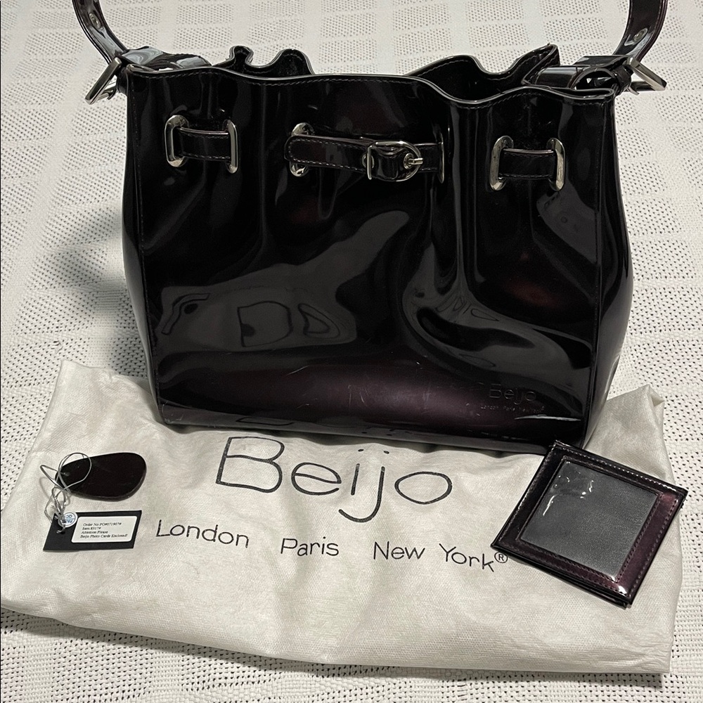 Beijo Glossy Black Shoulder Bag